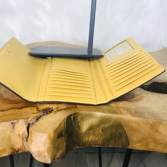 Michael Kors Jet Set Large Trifold Wallet - Picture 6 of 8